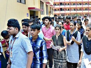 SC vacates stay on counselling, admission to IITs under JEE